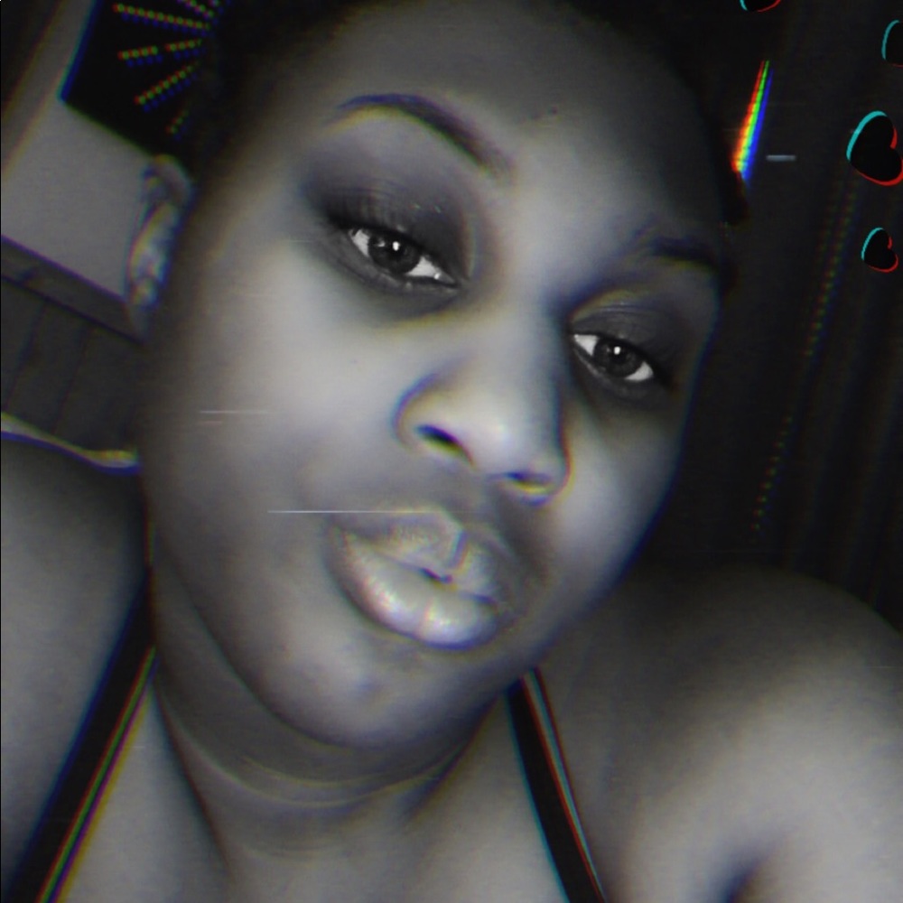 Meet your Posher, Khadrelia